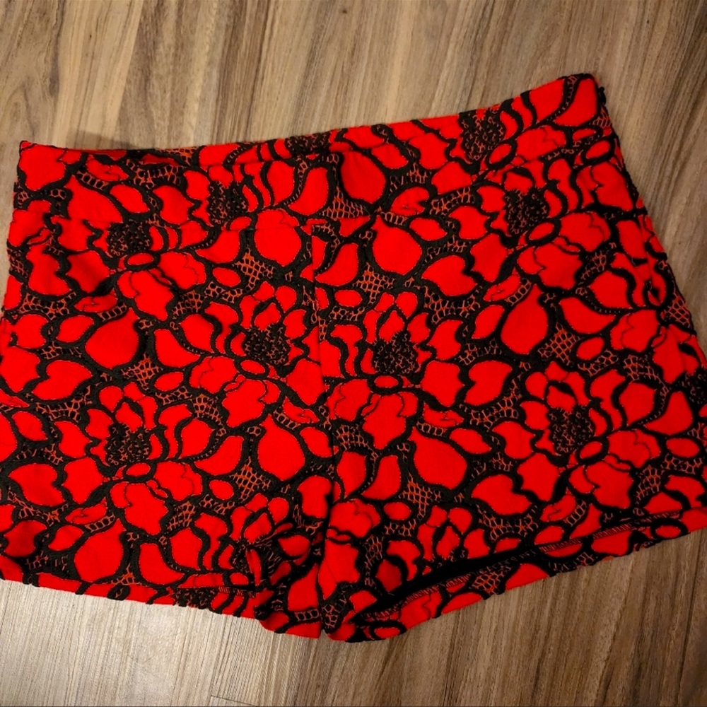 Express High Waisted Red and Black Floral Shorts SZ 0